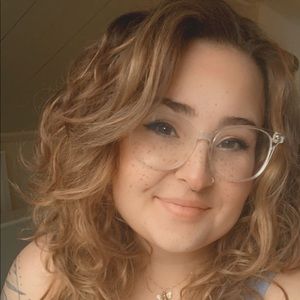 Meet your Posher, Claire